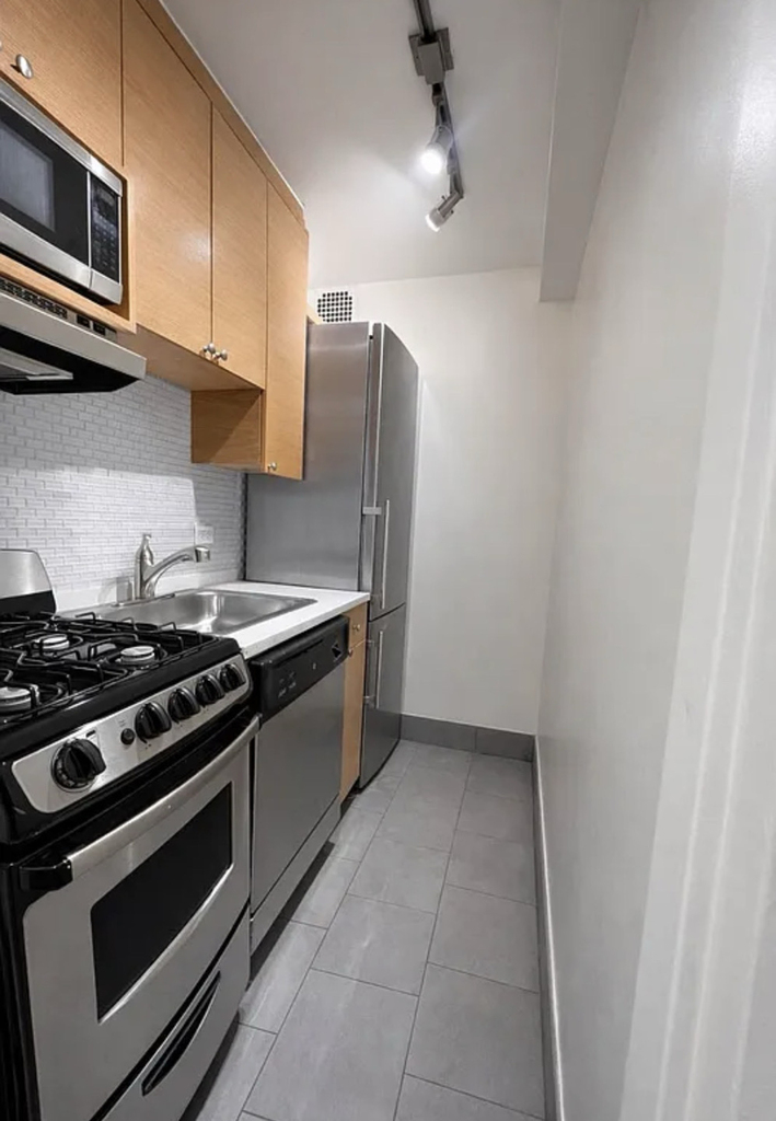 420 East 79th Street - Photo 0