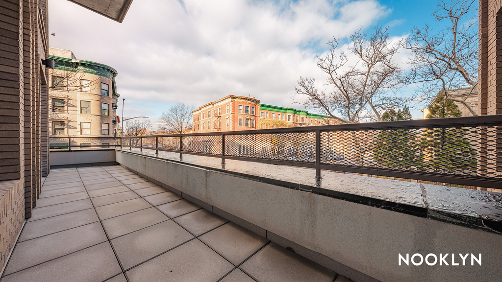 1499 Bedford Ave - Photo 2