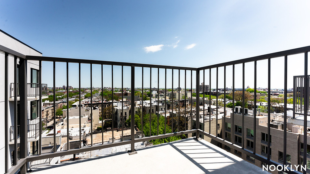 1499 Bedford Ave - Photo 4