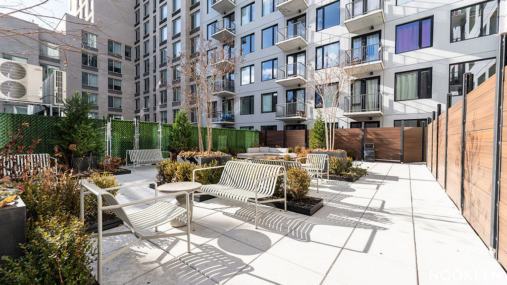 1499 Bedford Ave - Photo 7