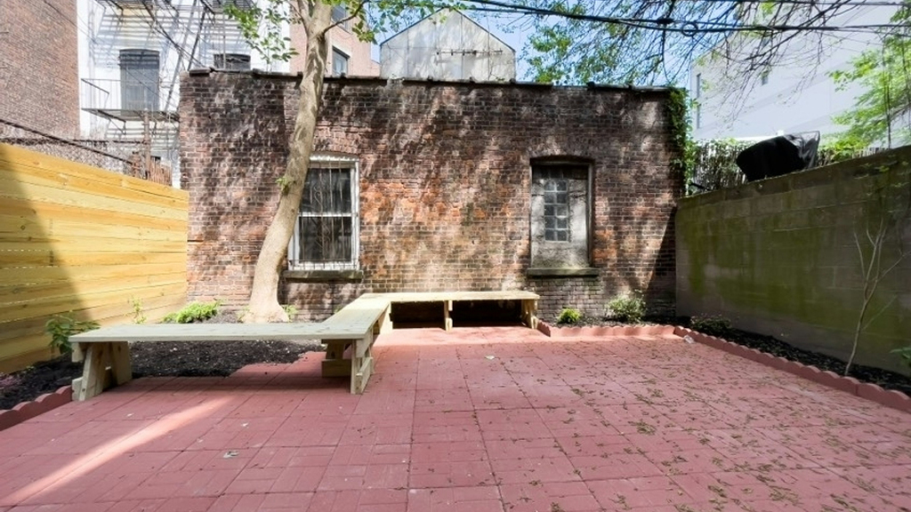 115 Carlton Ave - Photo 3
