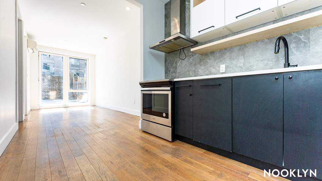 916 Bergen St - Photo 6