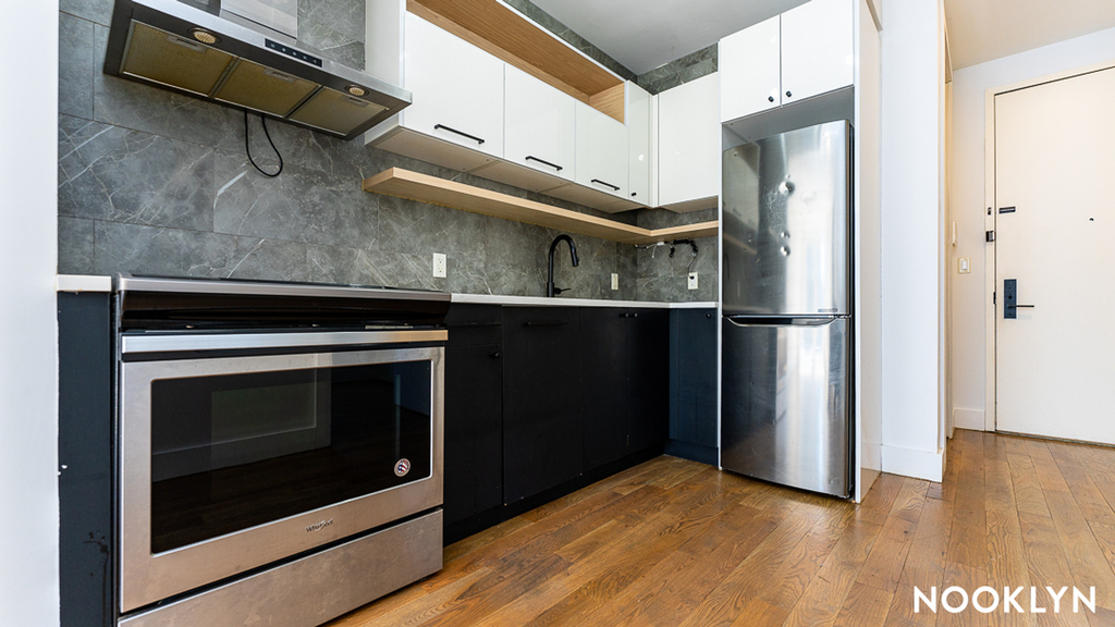 916 Bergen St - Photo 2
