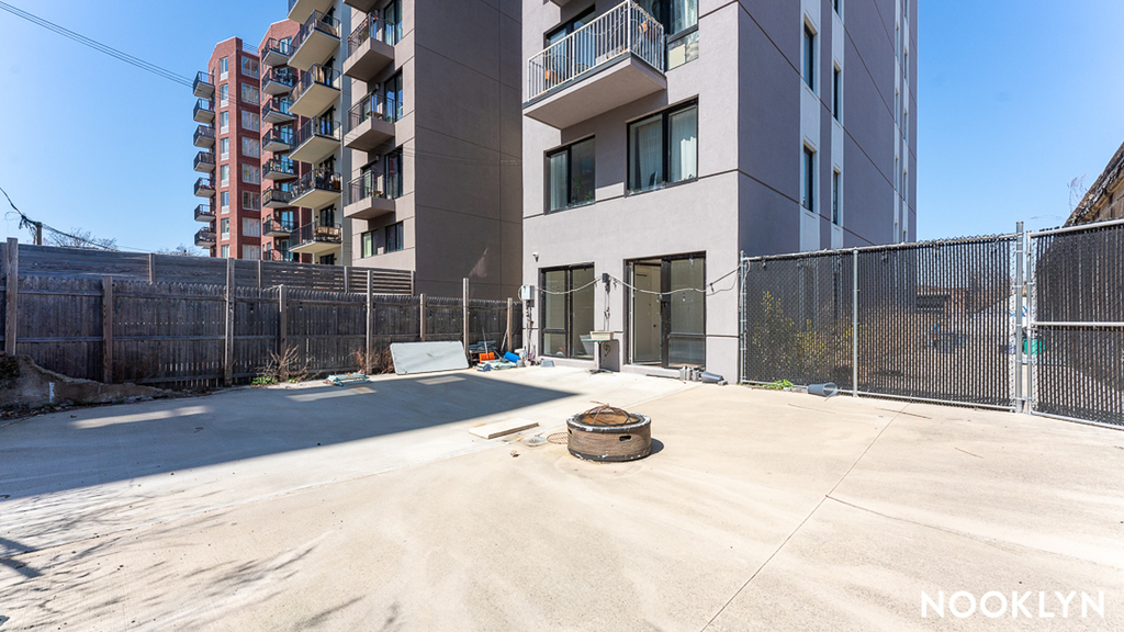 916 Bergen St - Photo 16