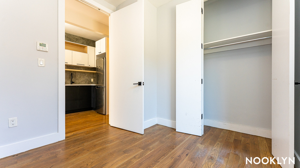 916 Bergen St - Photo 9