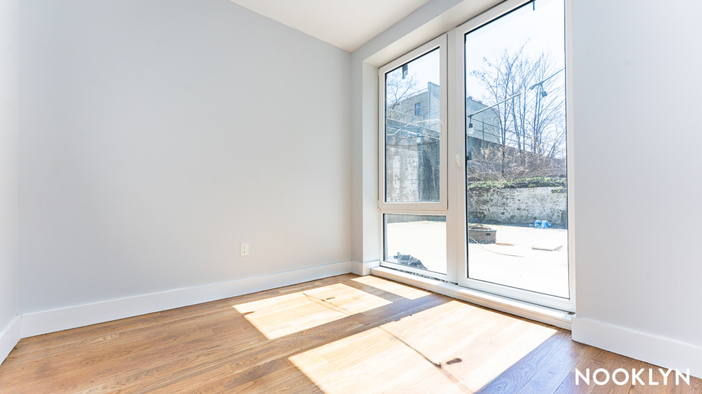 916 Bergen St - Photo 13