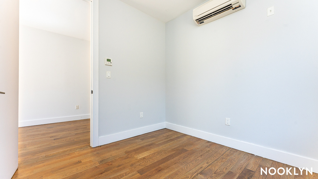 916 Bergen St - Photo 12
