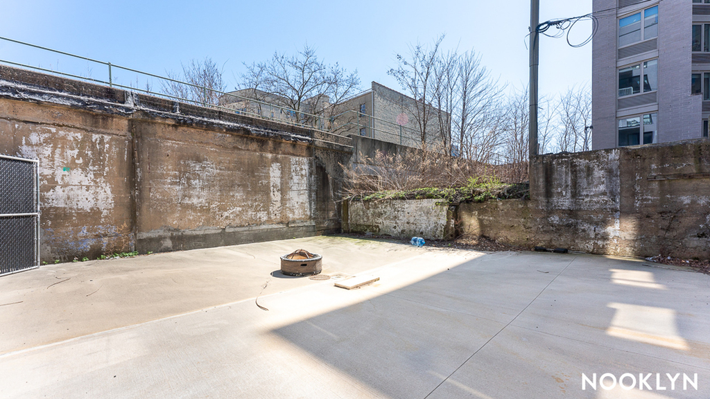 916 Bergen St - Photo 15