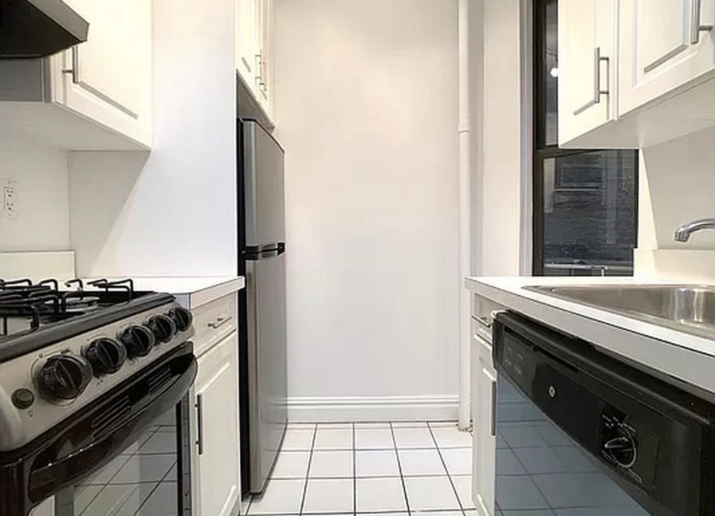 240 East 83rd Street - Photo 2
