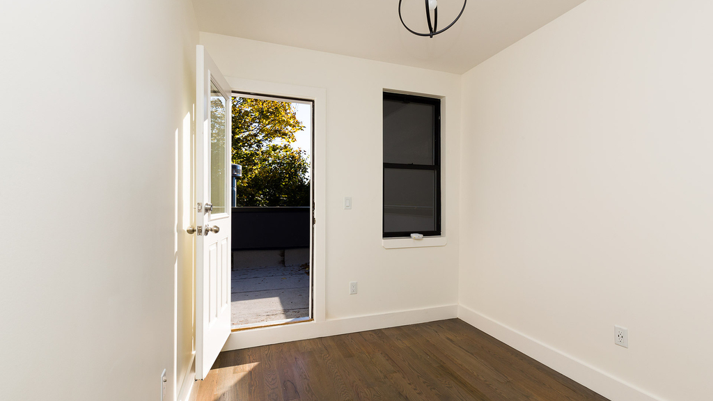826 St Johns Pl - Photo 10