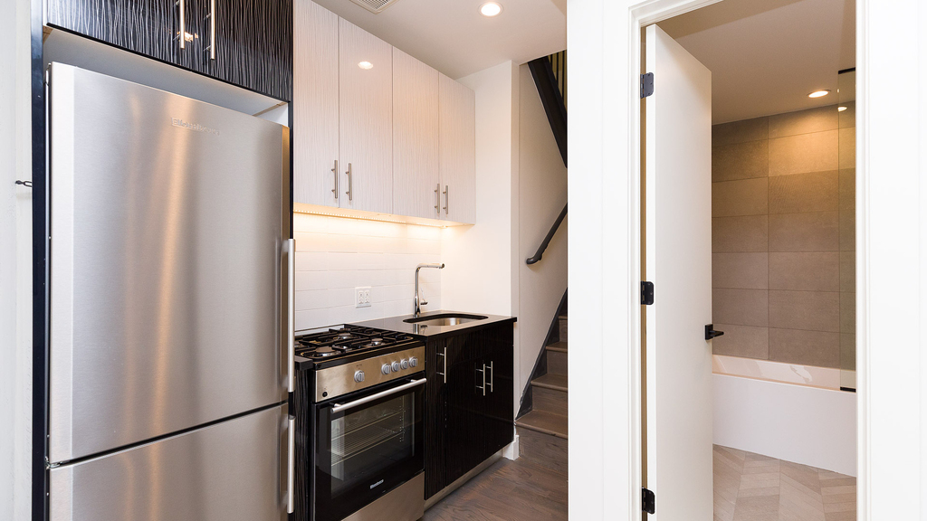 826 St Johns Pl - Photo 19