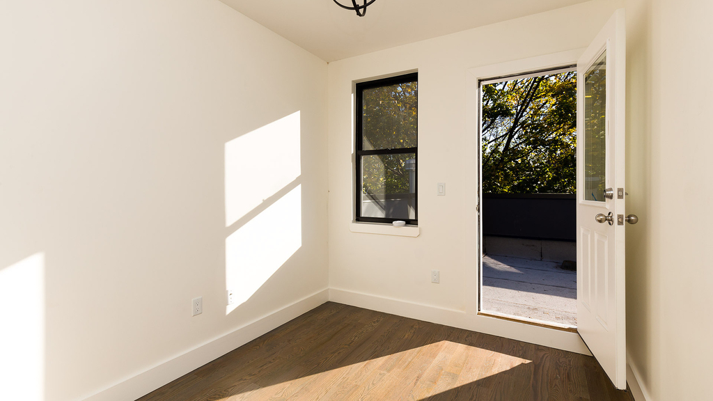 826 St Johns Pl - Photo 3