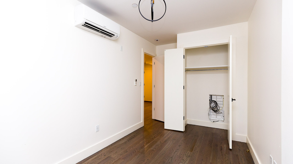826 St Johns Pl - Photo 5