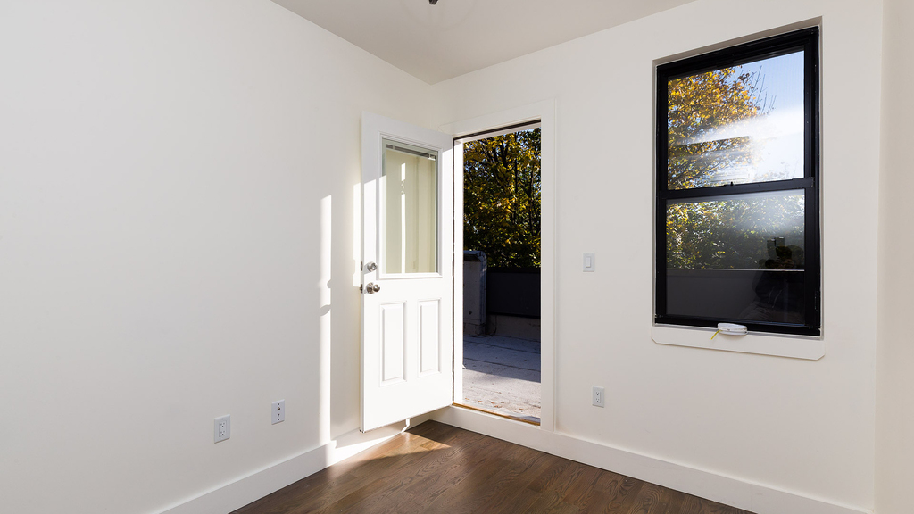 826 St Johns Pl - Photo 2