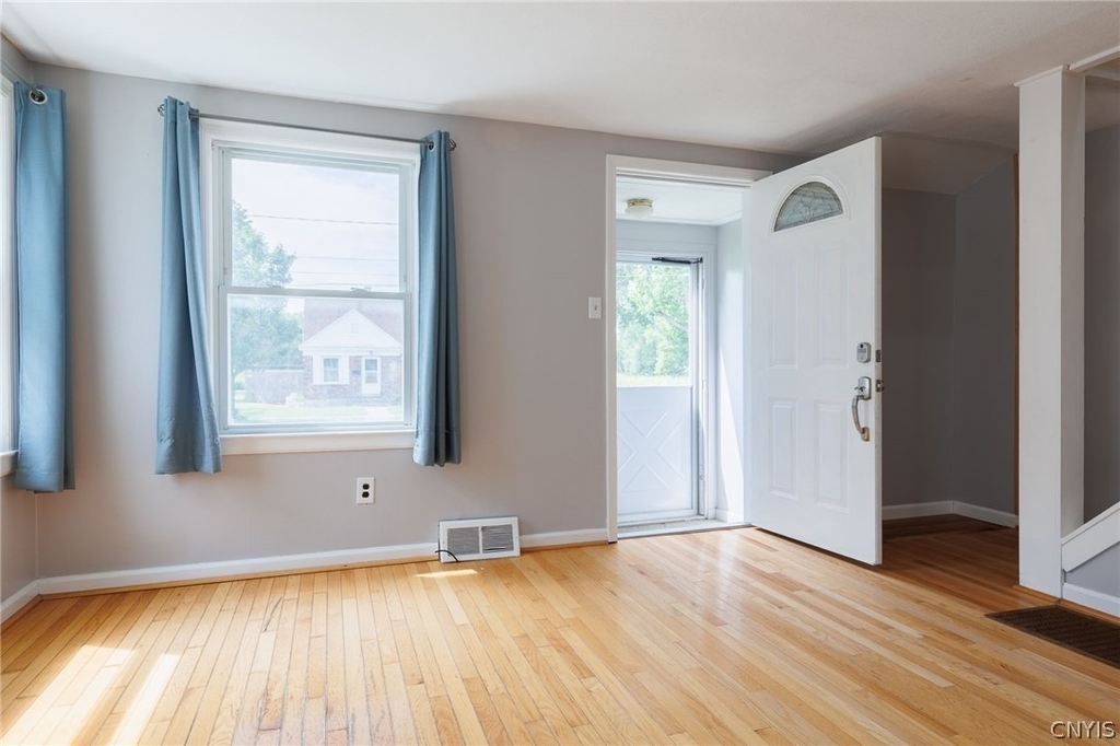 332 Butterfield Avenue - Photo 5