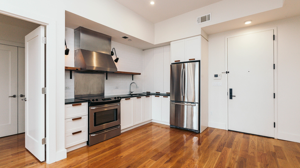 55-27 Myrtle Ave - Photo 0
