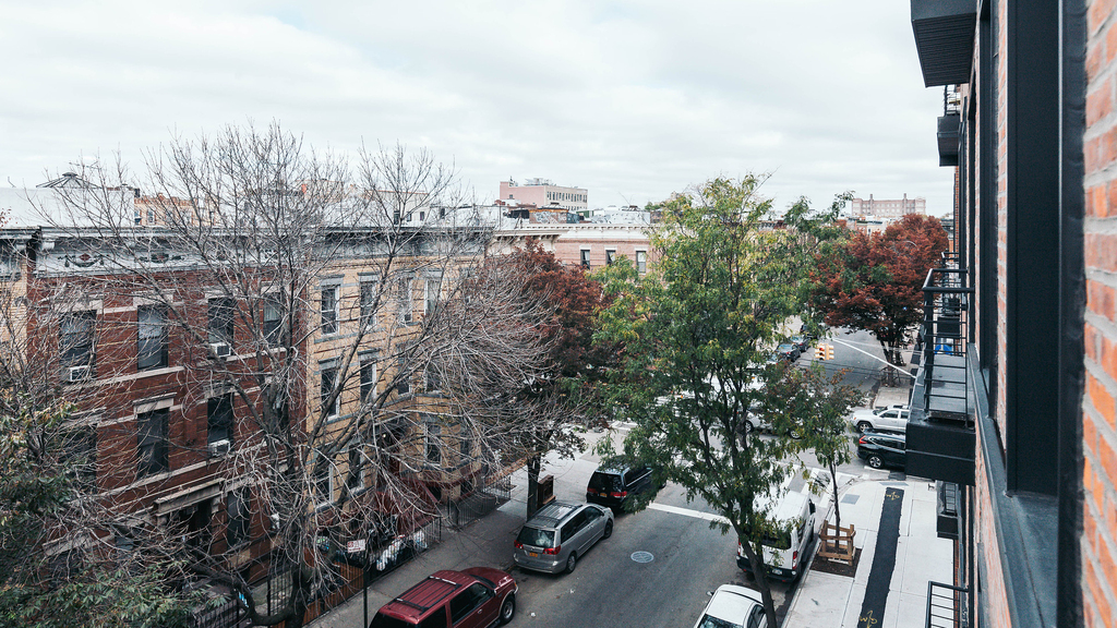 55-27 Myrtle Ave - Photo 7