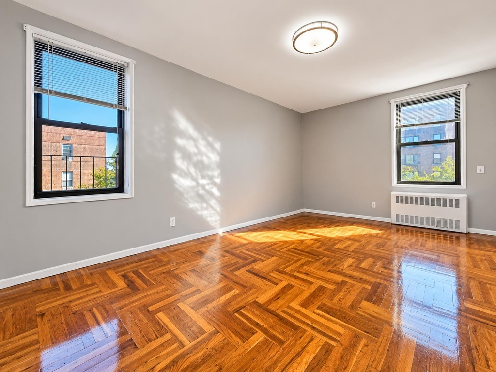 525-527 Riverdale Avenue - Photo 4
