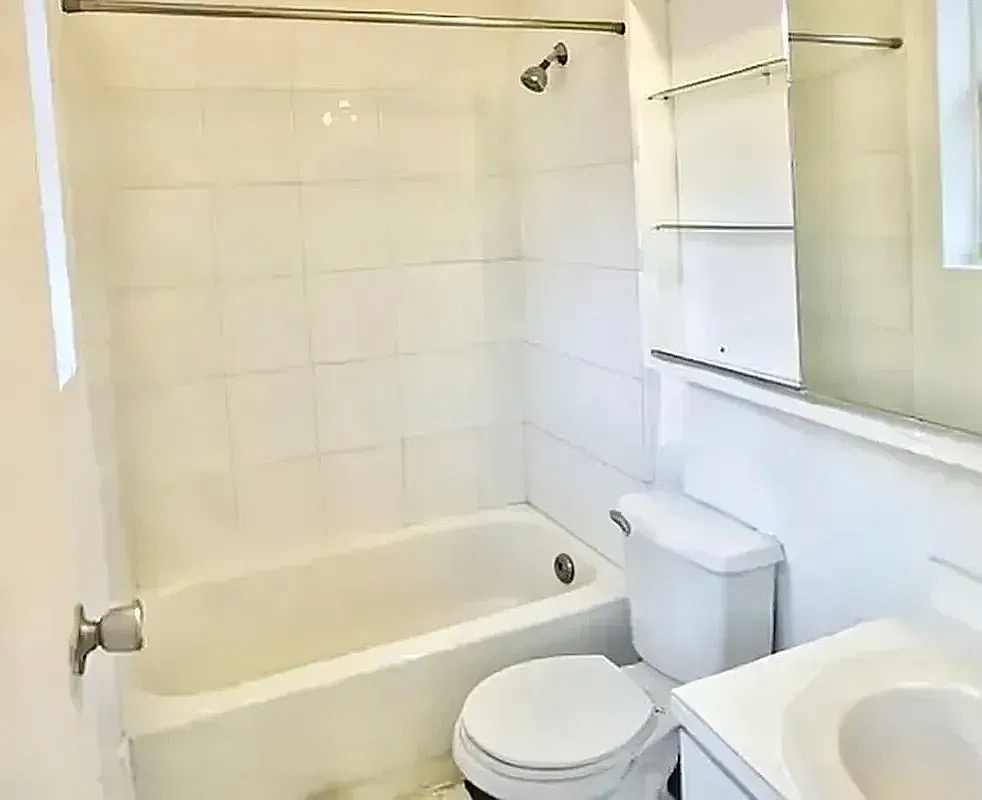 370 West 52nd Street - Photo 2