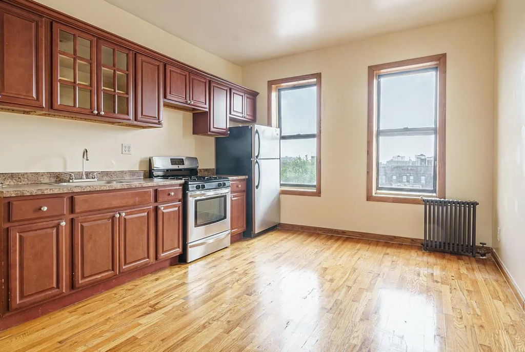 650 Crown Street - Photo 2