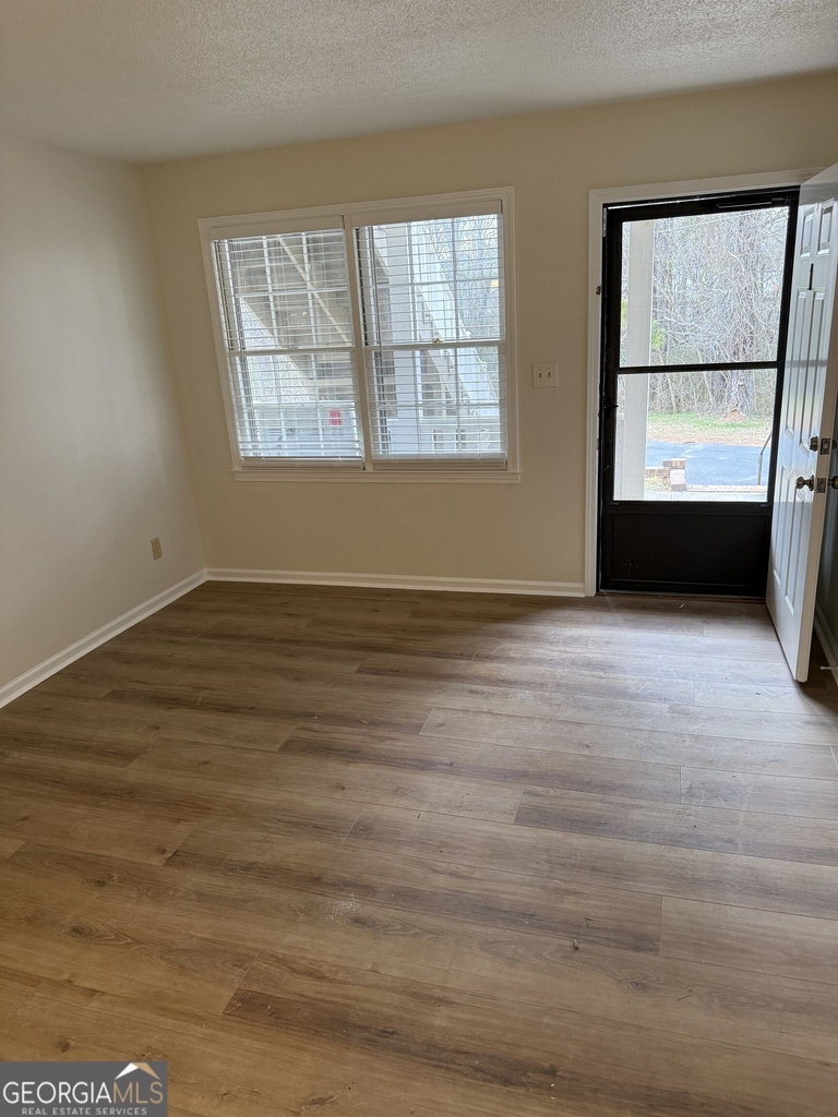 7 W Mahan Street Se - Photo 1