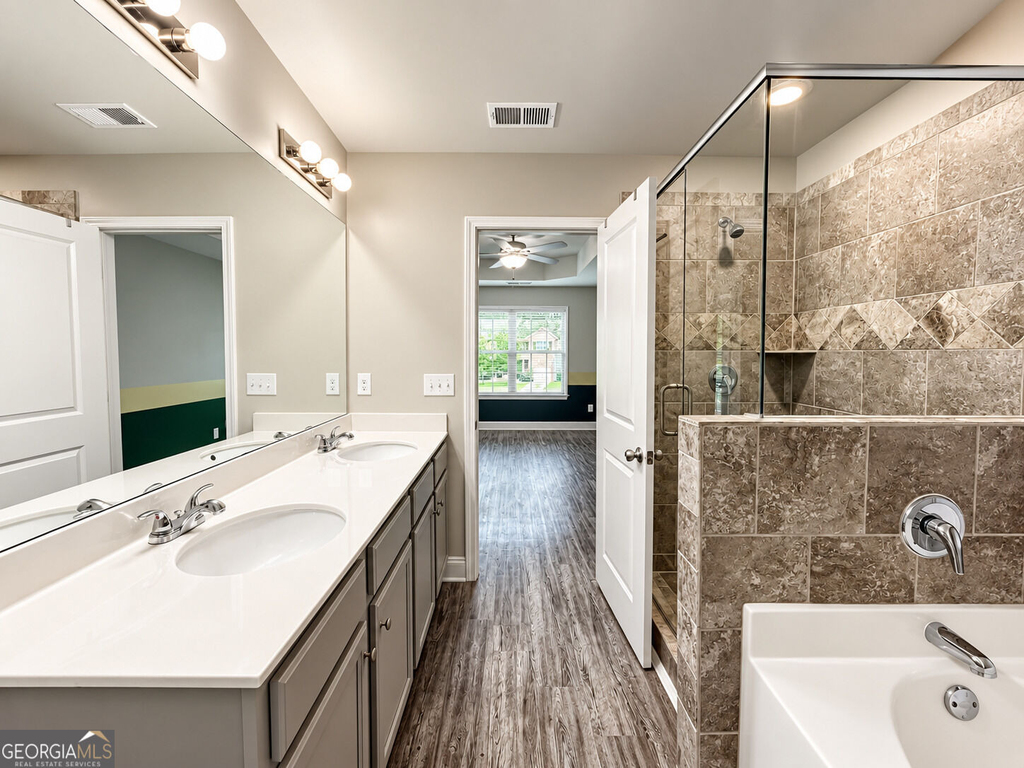 2557 Castellan Drive - Photo 3