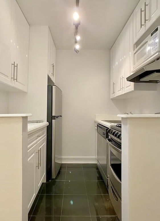 W 68th Street and Amsterdam Aevenue - Photo 2