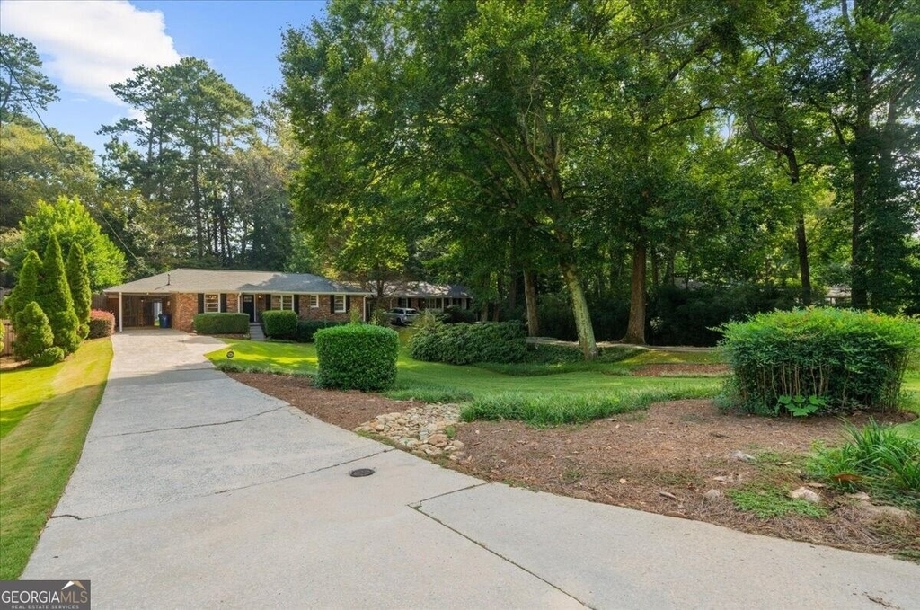 2201 Fairway Circle Ne - Photo 2