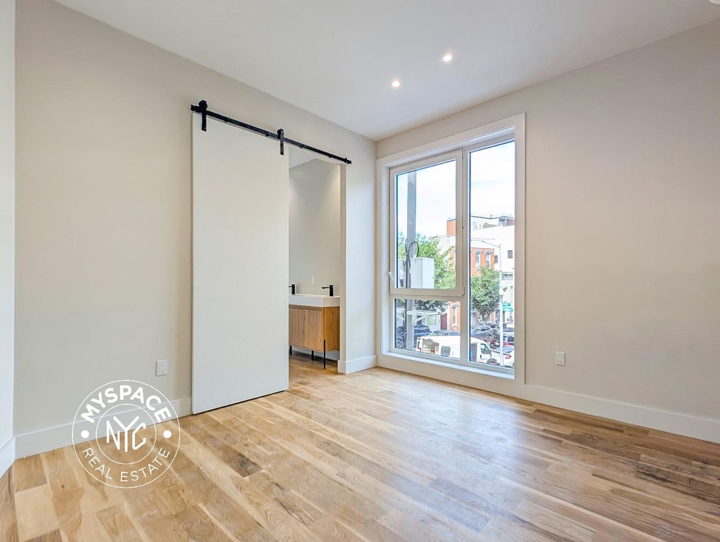 323 Eckford Street - Photo 11