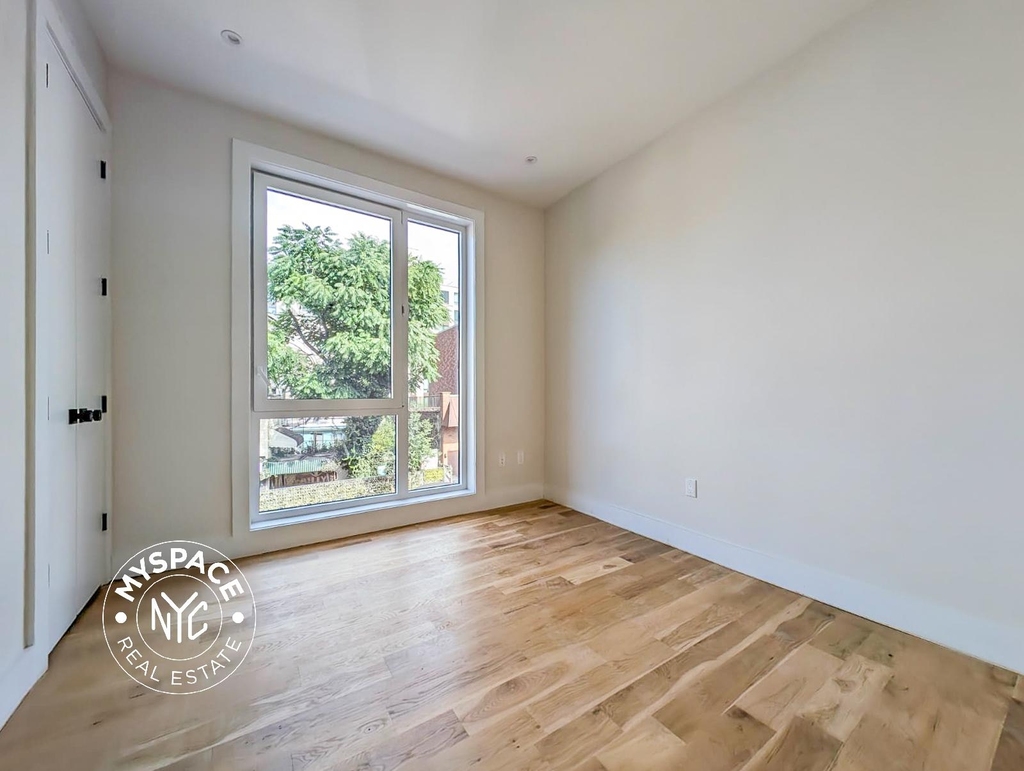 323 Eckford Street - Photo 8