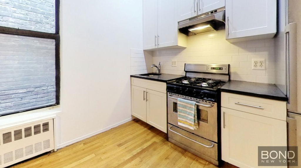 1297 Lexington Avenue - Photo 2