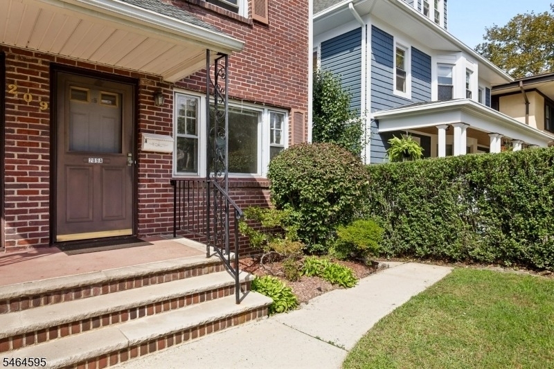 209 Academy St - Photo 1