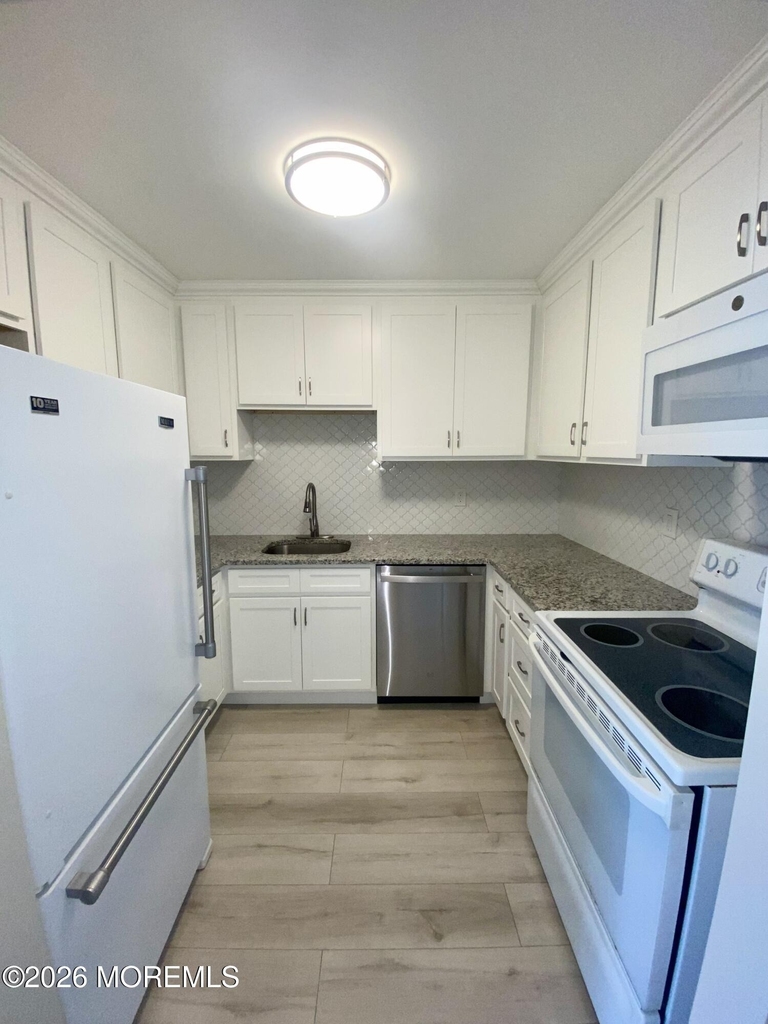 260 Ocean Avenue - Photo 7