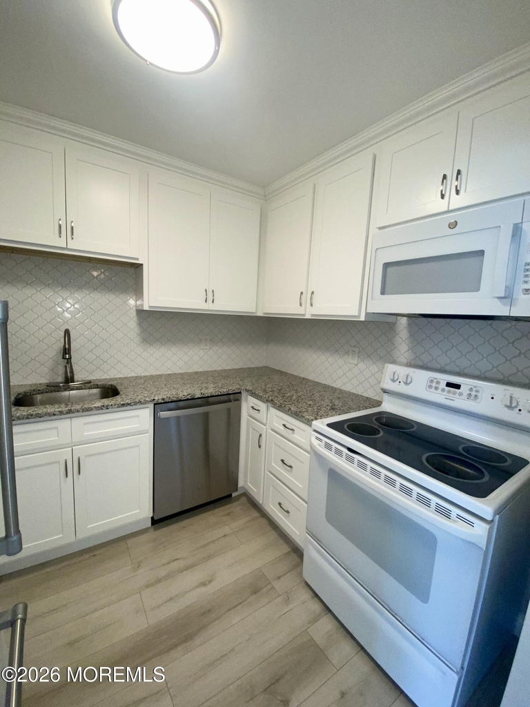260 Ocean Avenue - Photo 8