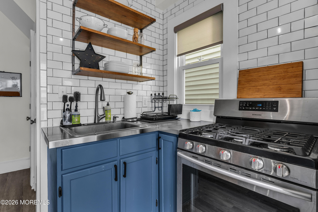1208 Bond Street - Photo 8
