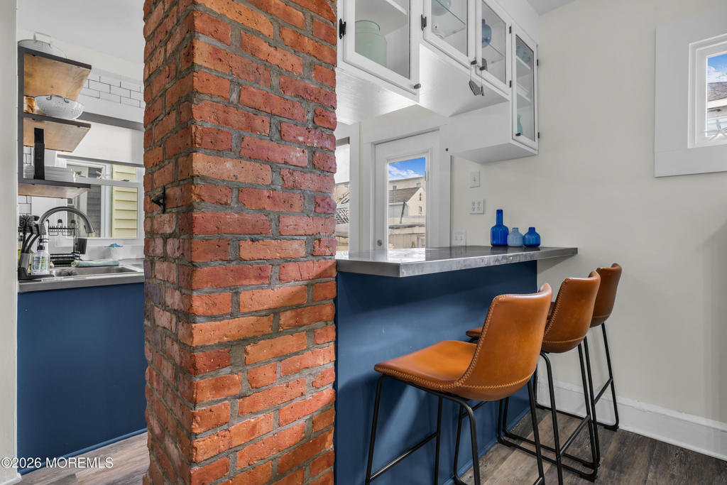 1208 Bond Street - Photo 6