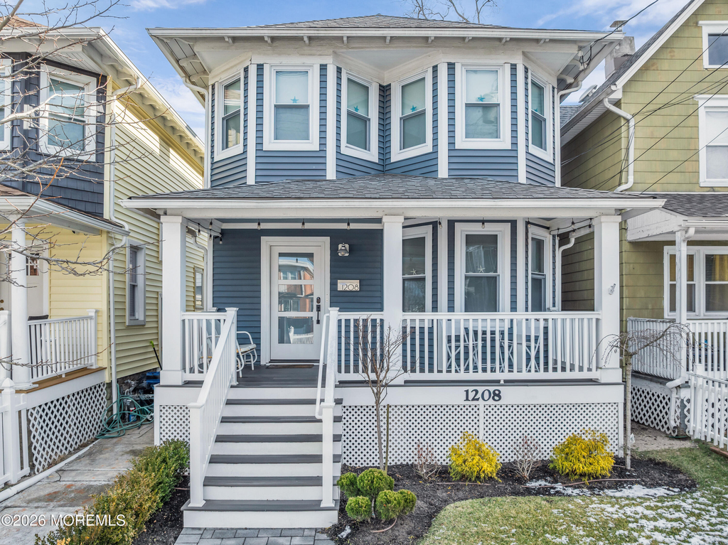 1208 Bond Street - Photo 0