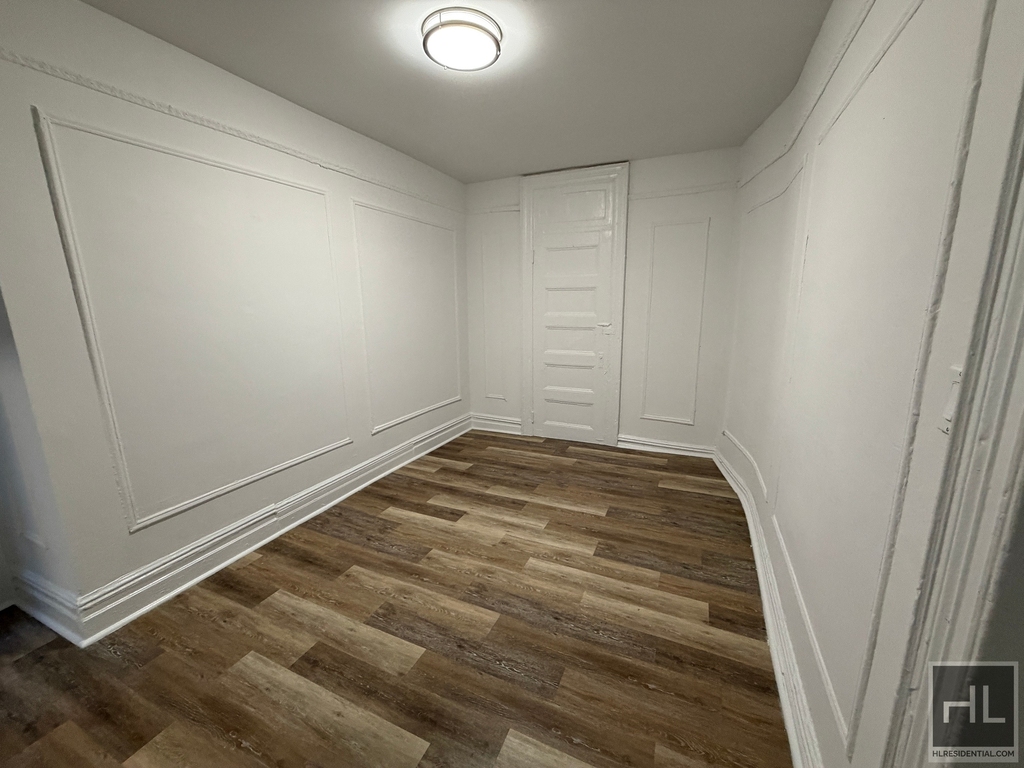 York Avenue - Photo 4