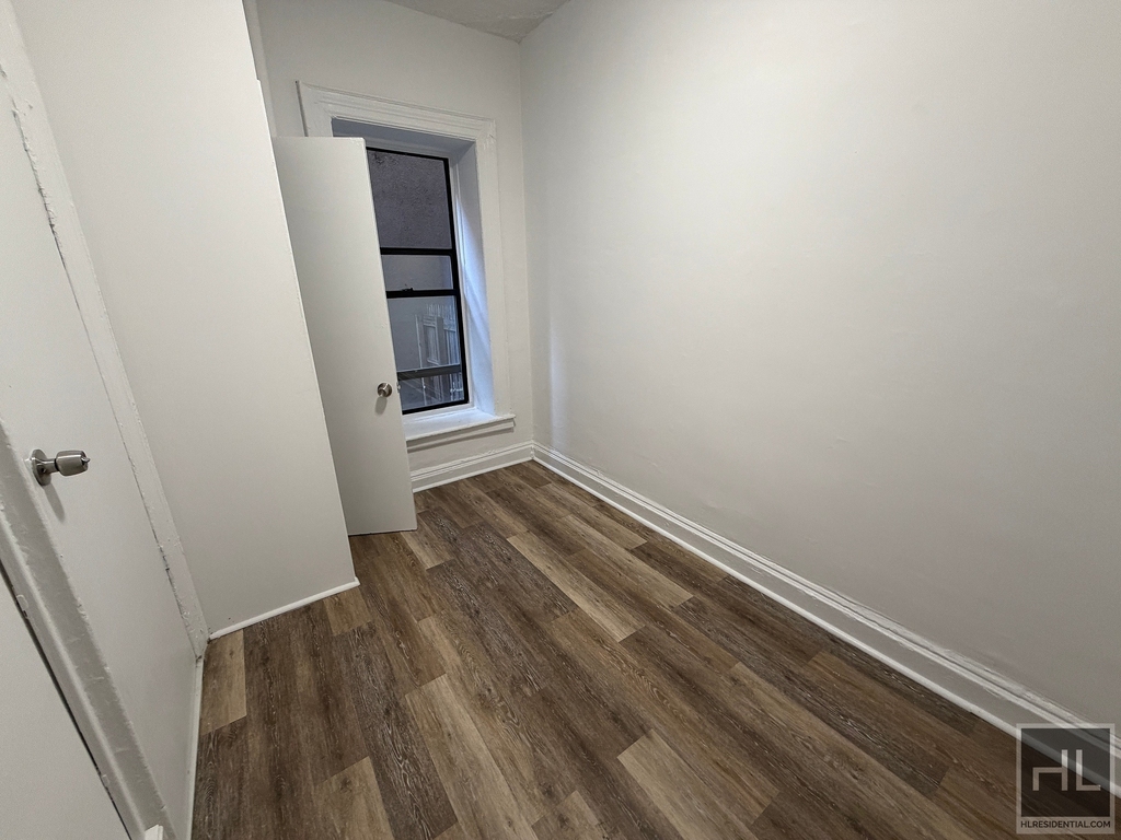 York Avenue - Photo 5