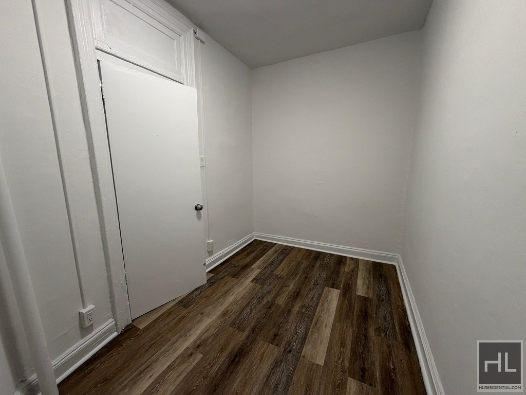 York Avenue - Photo 3
