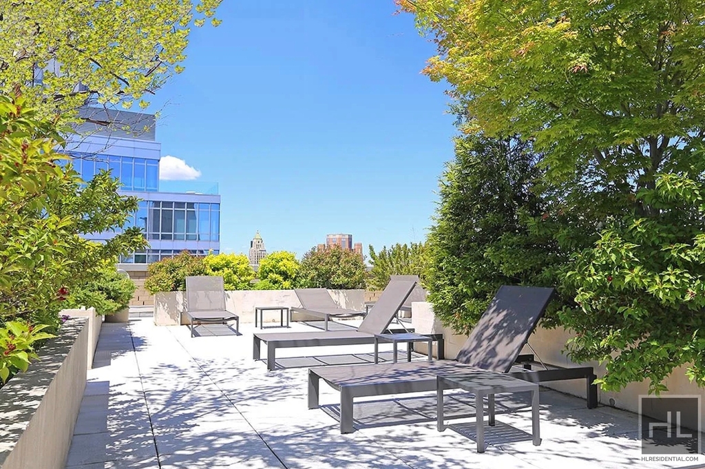 East 75th Street - Photo 5