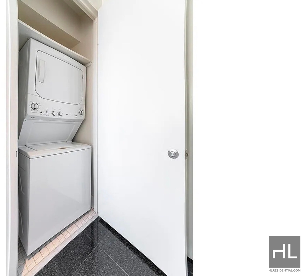 East 79th Street - Photo 6