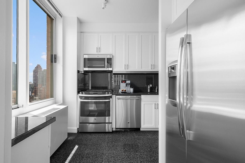 East 79th Street - Photo 2
