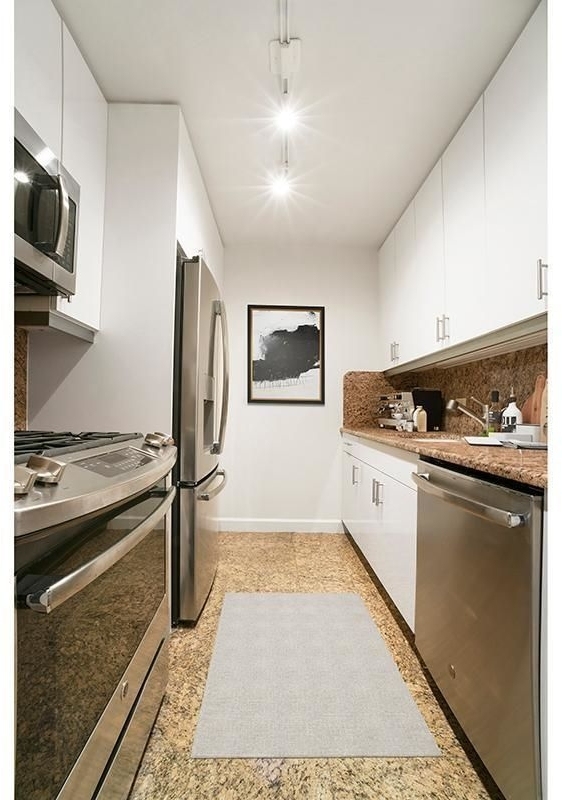 East 75th Street - Photo 2