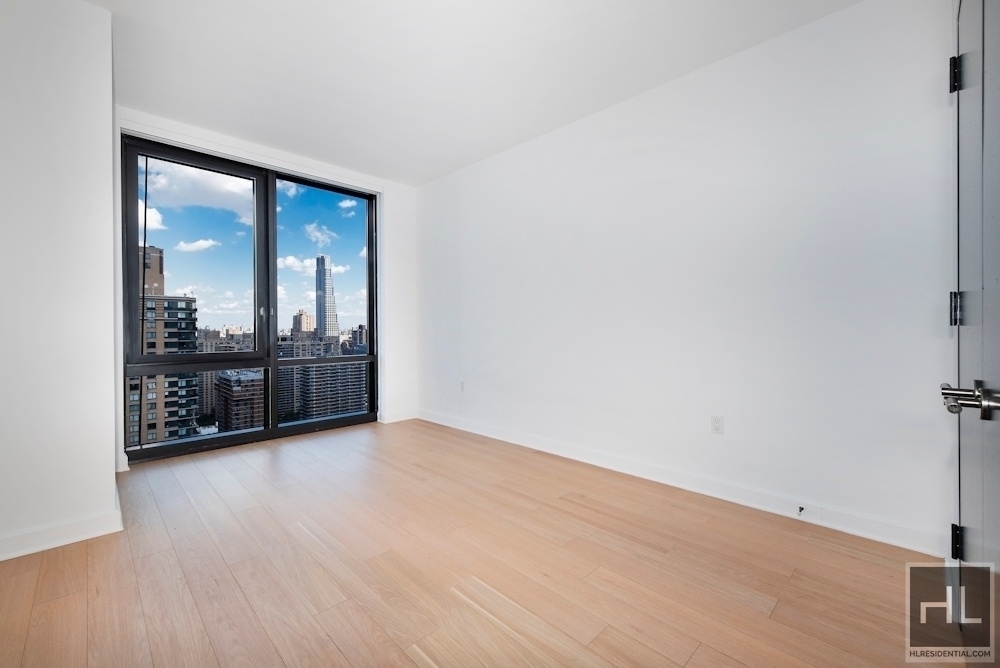 West End Avenue - Photo 2