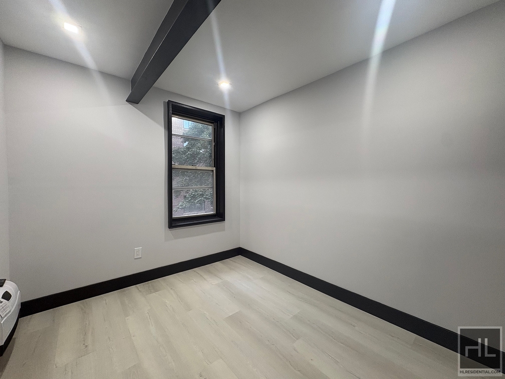 East 58 Street - Photo 5