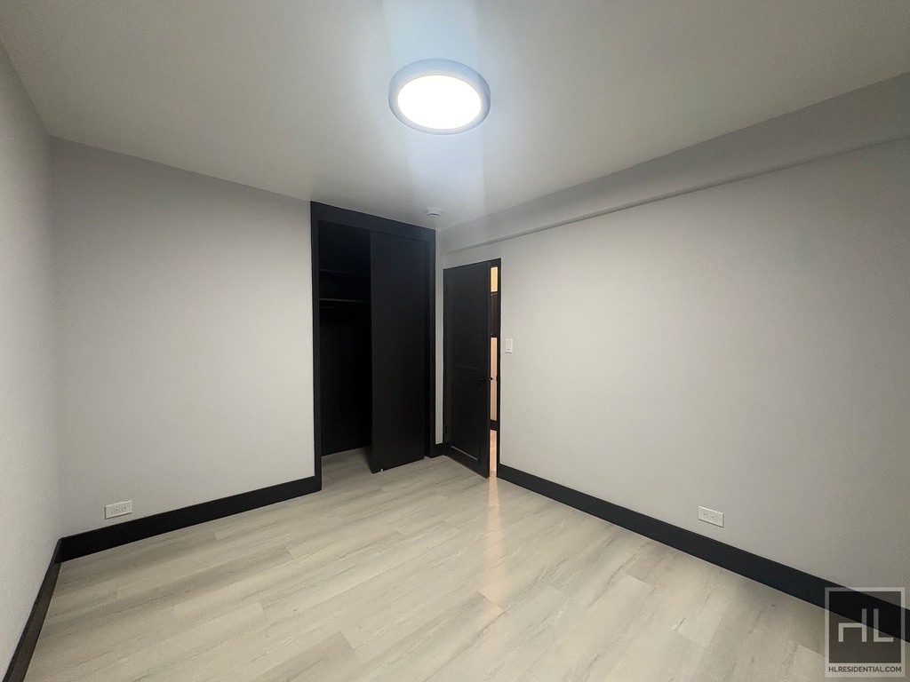 East 58 Street - Photo 3