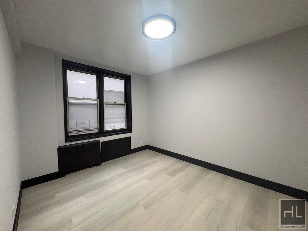East 58 Street - Photo 2