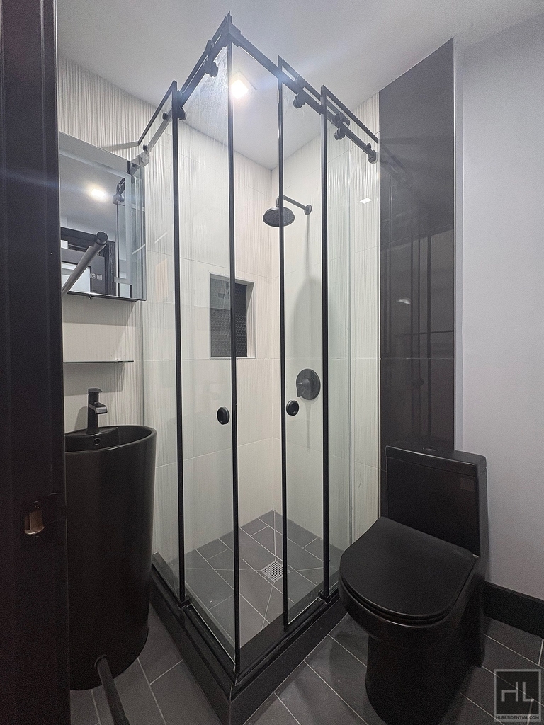 East 58 Street - Photo 7