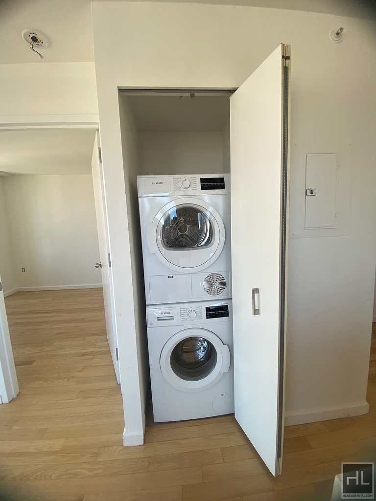 West 37th Street - Photo 6